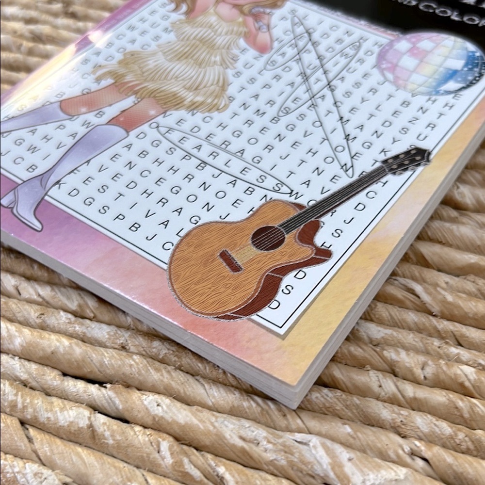 🆕 Taylor Swift Word Search & Coloring Book. NWT 🪩 - Picture 3 of 6